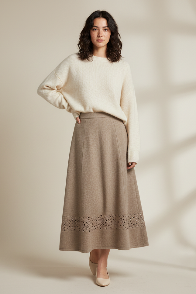 Jupe Longue Beige Motif Ajouré Élégante