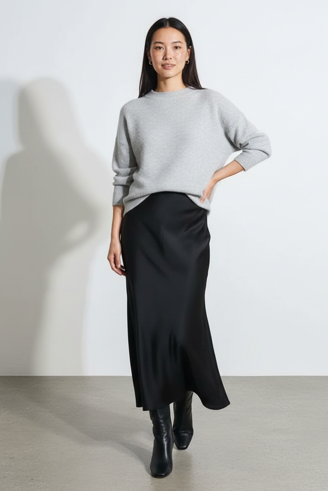 Jupe Longue Noire Satinée Élégante