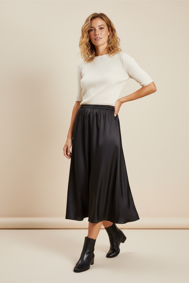 Jupe Longue Noire En Soie Élégante