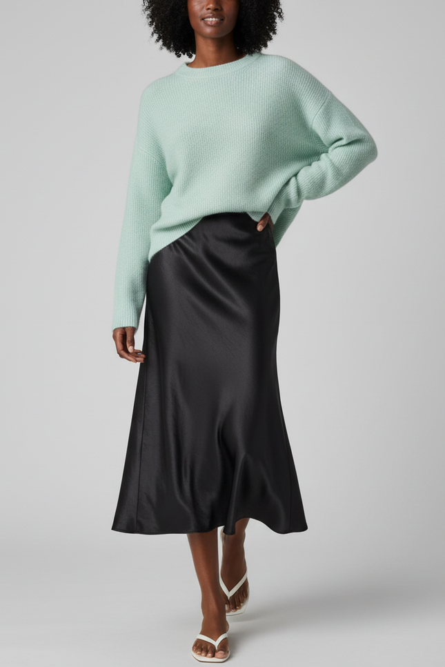 Jupe Longue Satin Noir Élégante