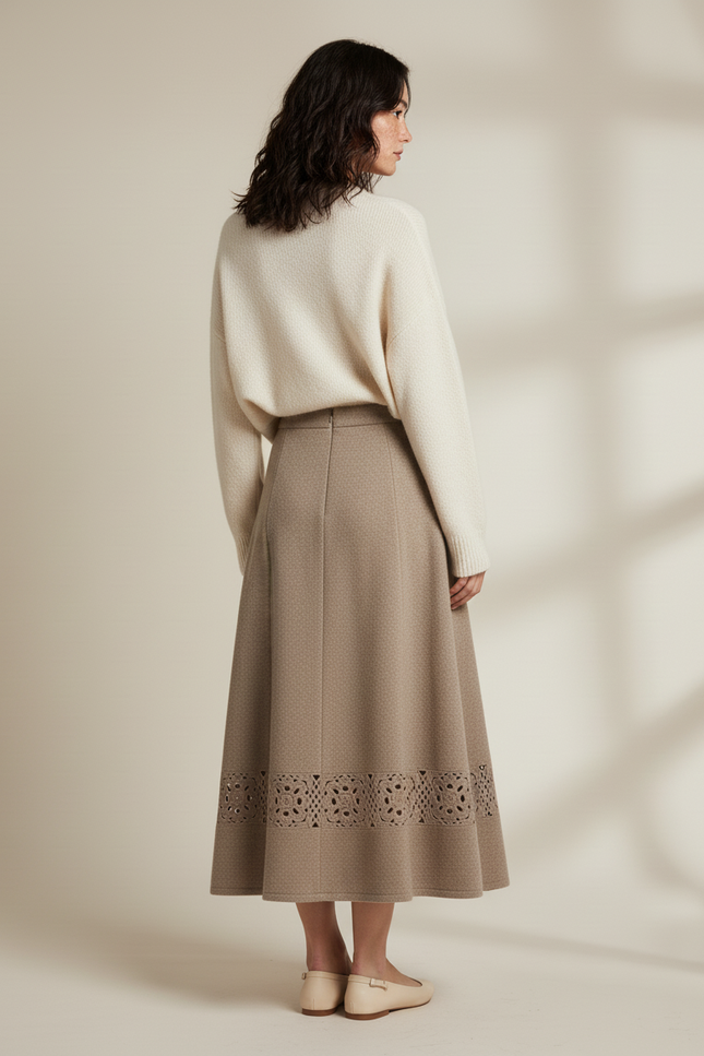 Jupe Longue Beige Motif Ajouré Élégante