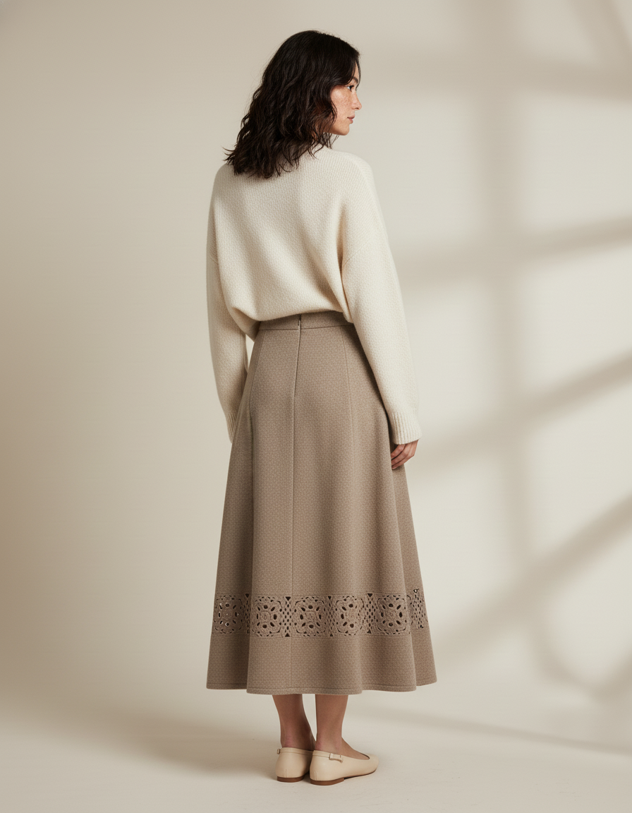 Jupe Longue Beige Motif Ajouré Élégante