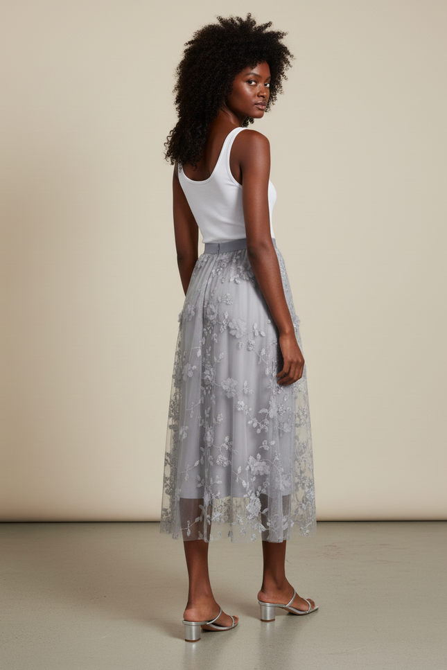 Jupe Longue Grise Brodée Élégante