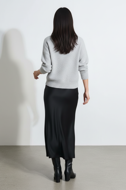 Jupe Longue Noire Satinée Élégante