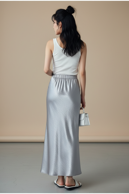 Jupe Longue Satinée Argentée Élégante