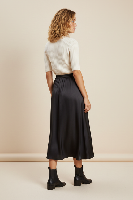 Jupe Longue Noire En Soie Élégante