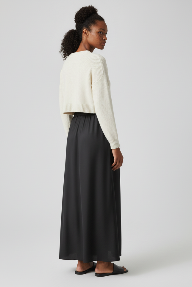 Jupe Longue Satinée Noire Élégante